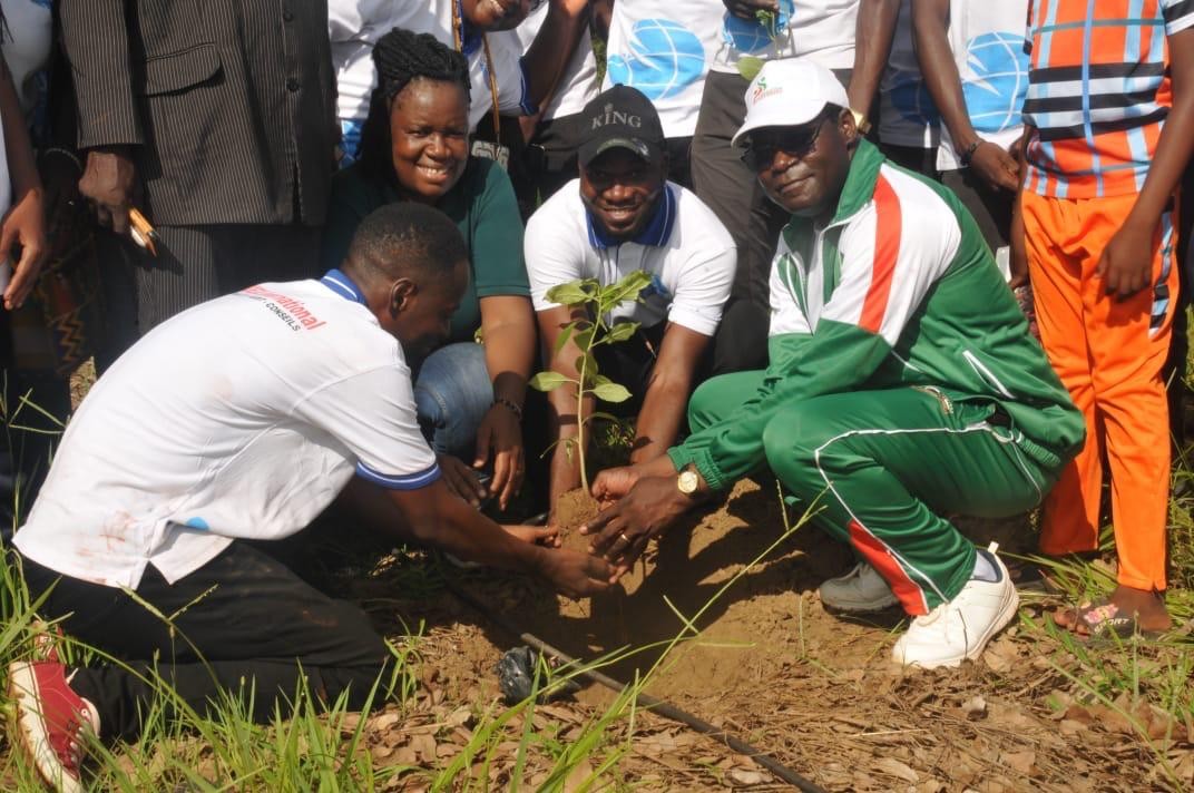 LA FONDATION SOMPAGNIMDI POUR LE DEVELOPPEMENT (FSD) MET EN TERRE PLUS DE 500 BAOBABS A MESGA, DANS LE PASSORE