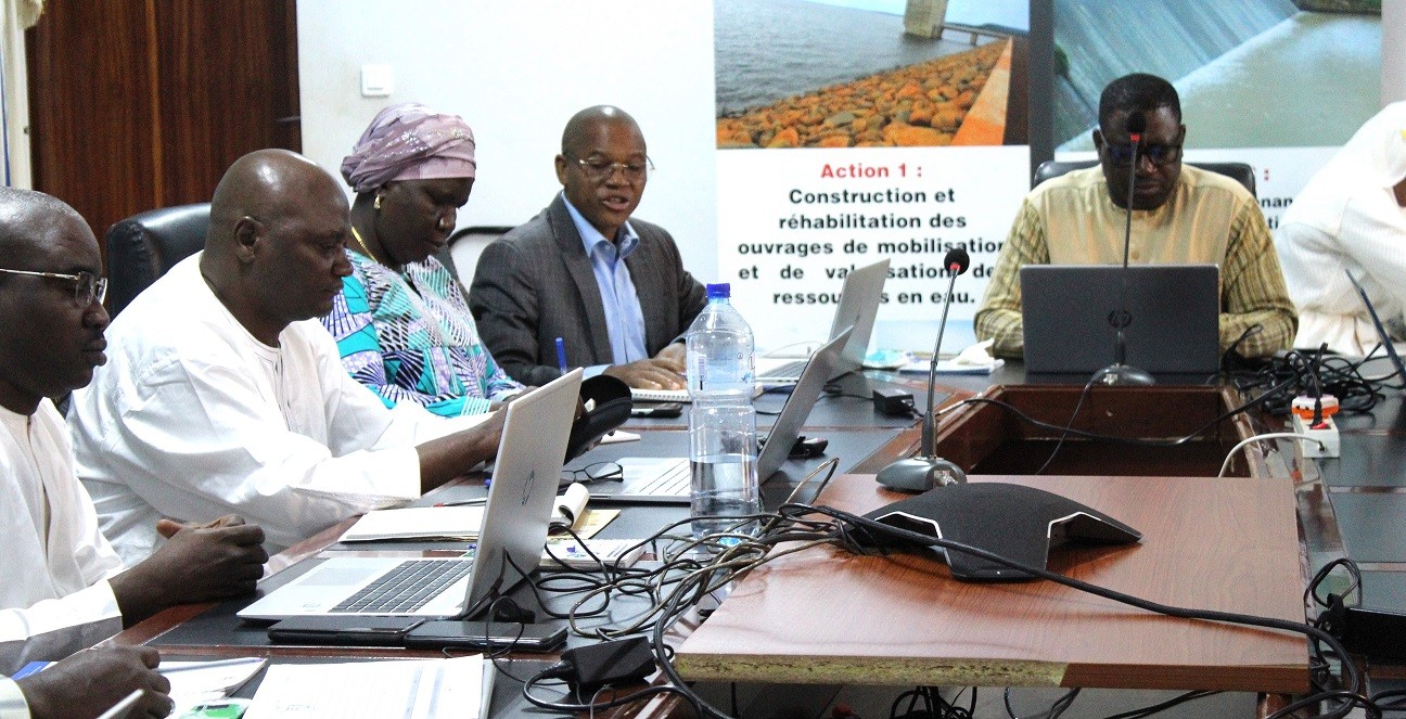 LE PERSONNEL INFORME SUR LES DOCUMENTS DE GOUVERNANCE ET DE GESTION DU FONDS